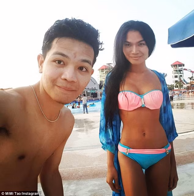 Sau một thời gian làm việc, cô đã nhận được sự giúp đỡ của người mẫu chuyển giới nổi tiếng Yui. Sau đó Mimi sang Singapore tìm mọi cách để có thể đứng được trong nghề người mẫu đầy khó khăn.