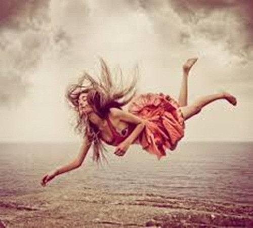 Tuy nhiên, tình trạng quá nóng hoặc cảm giác buốt lạnh vào ban đêm có thể khiến chúng ta mơ nhiều hơn. Các chuyên gia khuyến cáo bạn nên để nhiệt độ phòng ngủ vào khoảng 21 độ C.