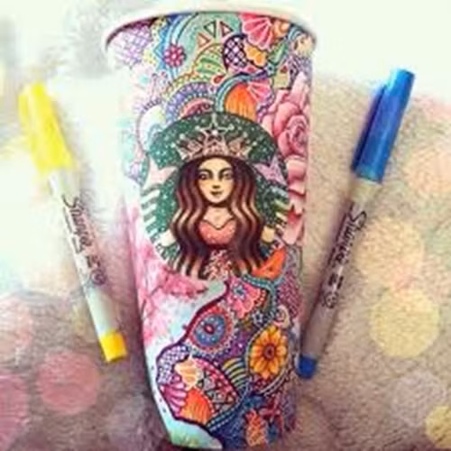 Khi bộ sưu tập lớn theo từng ngày, cô bắt đầu đăng thành quả lên instagram và ngay lập tức những chiếc cốc nghệ thuật được chia sẻ và theo dõi nhanh chóng. Đến bây giờ đã có hơn 12.700 follow.