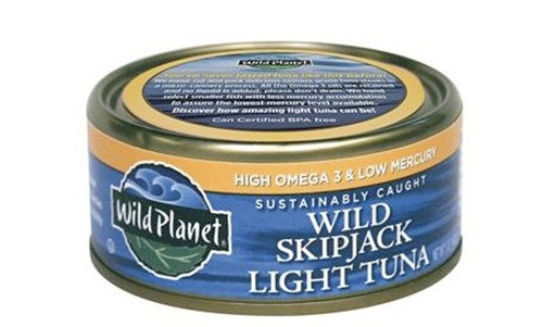 Cá hoang dã như cá ngừ hay cá hồi đóng hộp. Nếu những loại cá tươi hoang dã được nuôi tự nhiên thì không có vấn đề gì nếu tích trữ lâu dài. Thế nhưng, với dòng cá nuôi công nghiệp thì bạn phải cẩn thận không nên mua về.