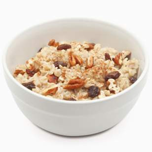 Yến mạch hàm chứa carbs rất tốt cho cơ thể. Không được tiêu hóa nhanh và gây tăng đường huyết như carbs tinh có trong gạo trắng hay bột mỳ, yến mạch được tiêu hóa chậm hơn và giúp bạn đỡ nhanh lấy lại bình tĩnh khi bị căng thẳng. 