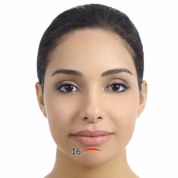 Nếp nhăn ở cằm. Nhiều người có cằm chẻ trông như lúm đồng tiền nhỏ. Nhưng nếu bạn có nếp nhăn dưới môi dưới và trên cằm, có thể bạn đang có cảm xúc tiêu cực trong một thời gian dài. Hãy cho đi những giận dữ và bao dung để nó không ảnh hưởng đến sức khỏe lâu dài.