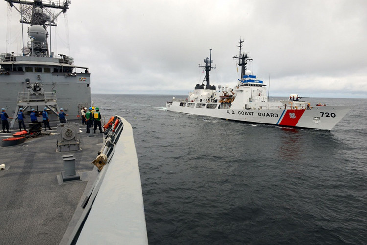 Hamilton là lớp tàu tuần duyên lớn nhất của Mỹ trong những năm 1960. Lớp tàu này dài 115m, ngang rộng nhất 13m, mớn nước 4,6m, lượng choán nước 3.250 tấn, tầm hoạt động 22.530 km. Thủy thủ đoàn của lớp tàu này là 167 người và có dự trữ hành trình 45 ngày trên biển. Nguồn ảnh: dvidshub.