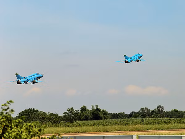 Máy bay Su-22 của Trung đoàn 929 thực hành bay huấn luyện.