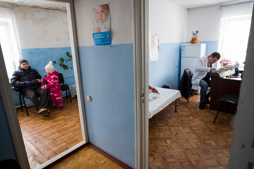 Bác sĩ Rozumiy cho biết tình hình đã được cải thiện chút ít thời gian qua sau khi một số cải cách do phương Tây hậu thuẫn được thực thi. Tháng 10/2017, dưới sức ép của các nhà tài trợ quốc tế, quốc hội Ukraine thông qua kế hoạch cải tổ hệ thống y tế sau thời gian dài bị trì hoãn. "Tôi hy vọng kế hoạch này sẽ cho chúng tôi một cơ hội. Nếu hóa ra đây lại chỉ là một trò lừa bịp, mọi người dân chúng tôi sẽ mất tất cả", bác sĩ Rozumiy nói.