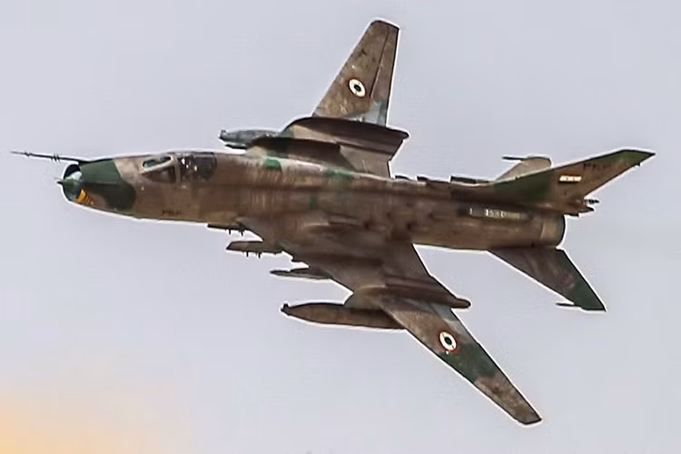 Dựa trên những hình ảnh được trang quân sự Encyclopedia của Syria đăng tải gần đây cho thấy, sự xuất hiện số lượng lớn các phi vụ không kích bằng tiêm kích bom Su-22M4 của không quân Syria trong chiến dịch “Thép Damascus” của quân đội nước này cùng các đồng minh nhằm giải phóng vùng Đông Ghouta cửa ngõ dẫn vào thủ đô Damascus. Nguồn ảnh: Syr Mil Wik.