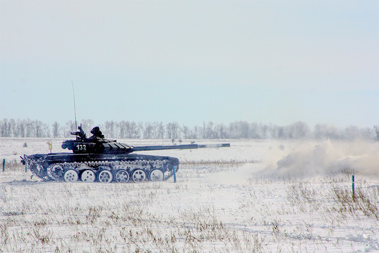 Những chiếc T-72B3 của Quân đội Nga được trang bị pháo chính 125mm có tầm bắn từ 3.000-4.000 mét tùy chủng loại đạn, với đạn tên lửa chống tăng dẫn đường là 5.000 mét. Nguồn ảnh: Bộ Quốc phòng Nga.