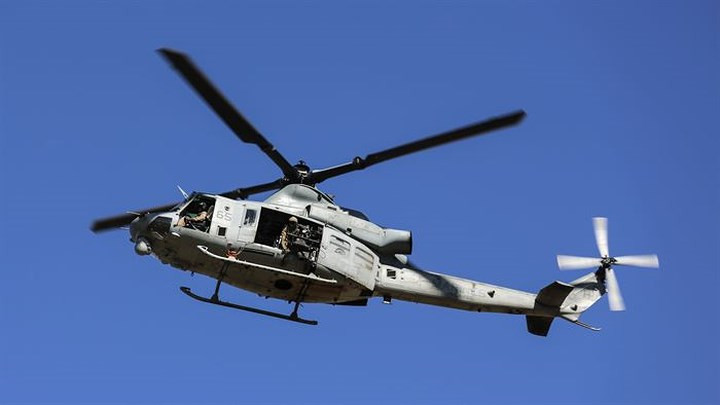 Trực thăng AH-1Z Viper hạ chuẩn bị hạ cánh chờ tiếp nhiên liệu trong khi tham gia đợt huấn luyện hỗ trợ tấn công tại California.