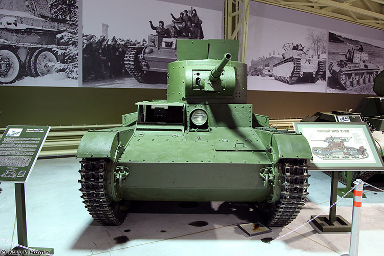 Xe tăng hạng nhẹ T-62 model 1933 - nó từng được coi là một trong những thiết kế xe tăng thành công nhất của những năm 1930. Tuy nhiên, thời điểm năm 1941, nó đã thảm bại trên chiến trường khi chống lại các xe tăng Đức vượt trội hơn, khẩu pháo 45mm 20k là quá yếu ớt trước vỏ giáp của tăng Đức. Nguồn ảnh: Vitaly-Kuzmin.