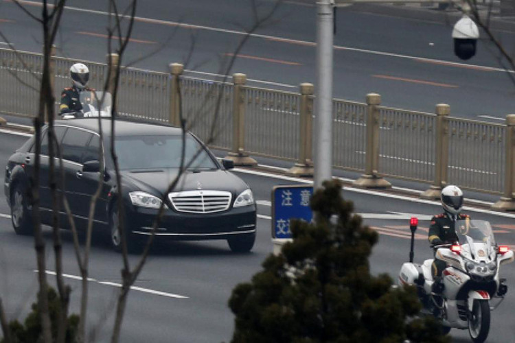 Hình ảnh được cho là đoàn xe chở lãnh đạo Triều Tiên Kim Jong-un tại Bắc Kinh trong chuyến thăm Trung Quốc từ 25-28/3. Nguồn ảnh: metro.us
