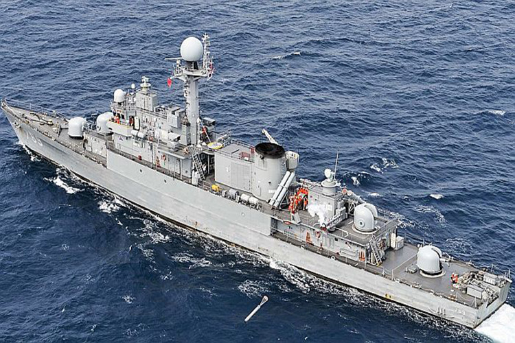 Trong ảnh là một tàu hộ vệ chống ngầm lớp Pohang tiêu chuẩn thế hệ thứ 5, với cấu hình vũ khí khá mạnh, bao gồm cả tên lửa chống hạm. Nguồn ảnh: dunkbear.