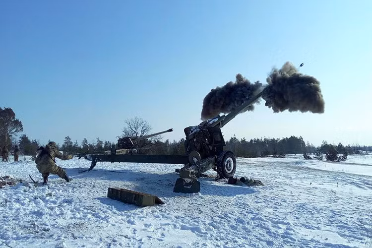Được biết, lựu pháo 2A36 “Giatsint-B” là hỏa lực hỗ trợ chính cho các đơn vị tiền phương của Quân đội Ukraine ở chiến trường miền đông. Nguồn ảnh: Quân đội Ukraine.