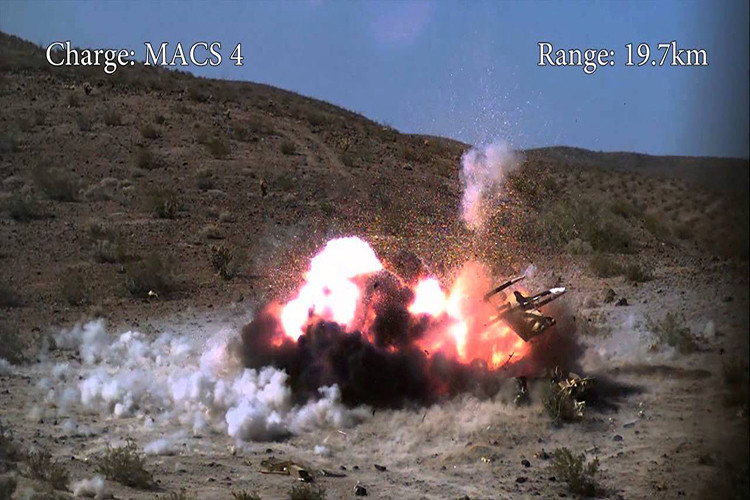 Nhưng các nhược điểm vẫn không là gì so với việc Excalibur bị vô hiệu hóa bởi các biện pháp áp chế điện tử từ đối phương, đây là điều đã và đang xảy ra. Và trong trường hợp này thì dẫn đường quán tính và chỉ thị bằng laser vẫn sẽ là lựa chọn thay thế hàng đầu. Một thiếu sót nữa của đạn pháo dẫn đường bằng vệ tinh là không thể hoặc ít khả năng hủy diệt các mục tiêu đang di chuyển. Nguồn ảnh: YouTube.