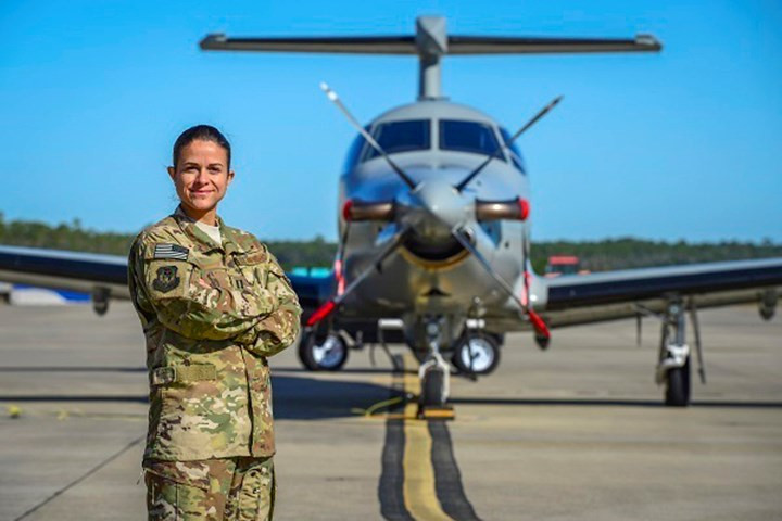Một nữ quân nhân trong lực lượng tình báo không quân Mỹ.