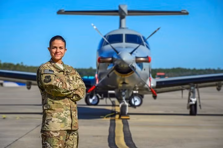 Một nữ quân nhân trong lực lượng tình báo không quân Mỹ.
