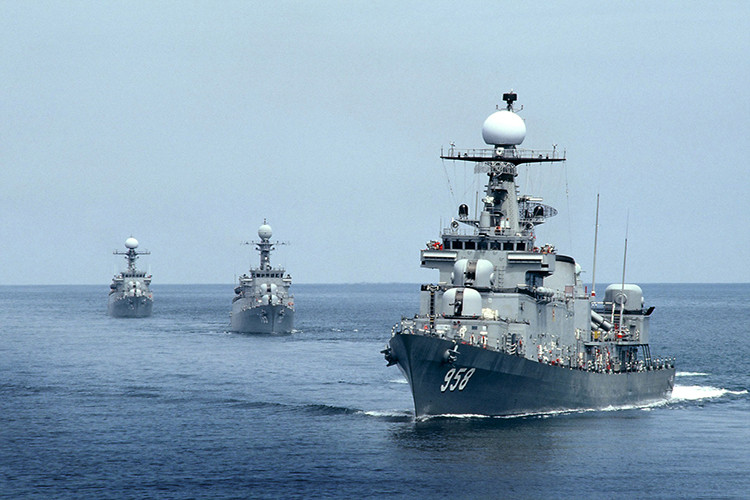 Viễn cảnh thứ hai đó là dựa trên kinh nghiệm hiện đại hóa một vài chiếc Petya còn chức năng chống ngầm bằng cách lắp đặt thiết bị định bị thủy âm BELL HMS-X2 của Ấn Độ thì tàu 18 cũng sẽ được tích hợp khí tài trên và trang bị thêm các ống phóng ngư lôi 400 mm SET-40UE (tương tự như tàu Petya). Nguồn ảnh: Manila Livewire.