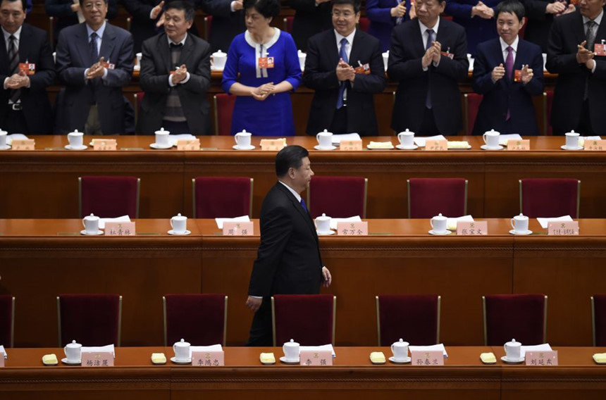 NPC cũng dự kiến thông qua thay đổi quan trọng nhất đối với chính trị Trung Quốc trong thập kỷ qua khi xóa bỏ hạn chế hiến định về số nhiệm kỳ tối đa của chủ tịch và phó chủ tịch nước. Việc này sẽ mở đường cho Chủ tịch Tập Cận Bình nắm quyền sau năm 2022. Ảnh: AFP.