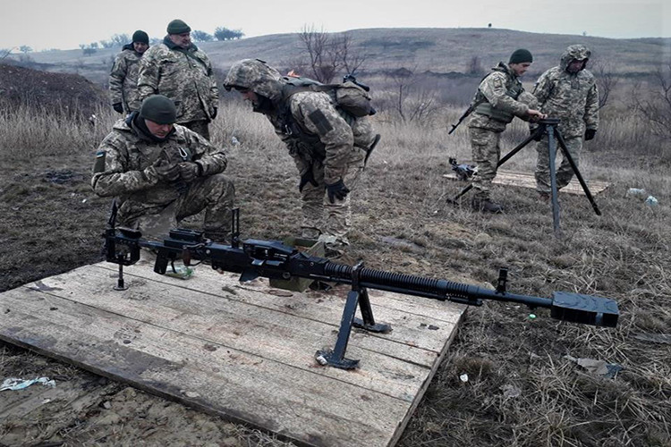 Súng máy DShK có lẽ là cái tên quá quen thuộc trong quân đội các nước XHCN trước đây và nhiều quốc gia trên thế giới, dù tồn tại đã hơn 80 năm DShK vẫn có sức hút riêng của mình trong nhiều cuộc chiến trên thế giới hiện tại, và miền Đông Ukraine là một trong số đó. Nguồn ảnh: ATO.