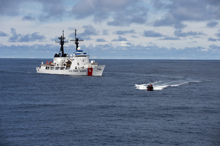 Được biết hầu hết các tàu Hamilton “nghỉ hưu” đều được Mỹ bán hoặc chuyển giao cho các quốc gia đối tác của mình trong đó có thể kể tới như Philippines với 3 chiếc, Bangladesh 2 chiếc và Nigeria 2 chiếc. Còn Việt Nam hiện tại là tàu CSB 8020. Nguồn ảnh: dvidshub.