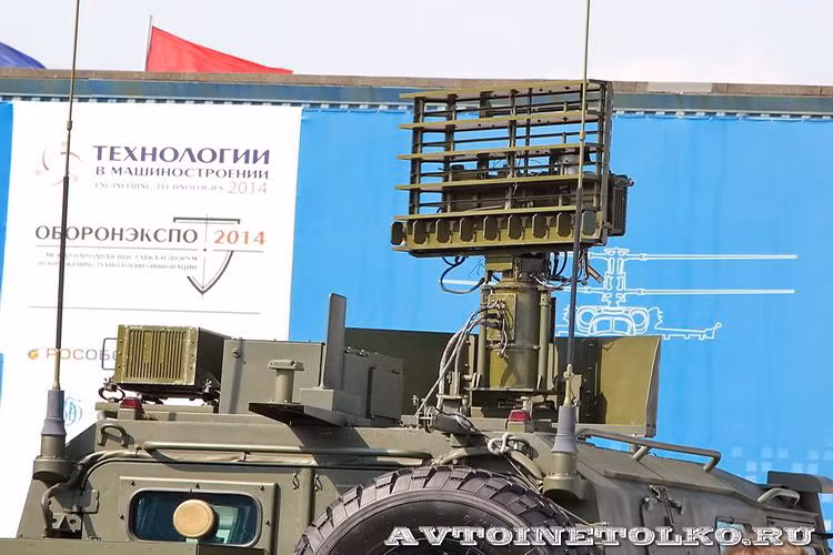 Trong quá khứ, xuất phát từ những tình huống không quân Mỹ không kích các đơn vị quân đội Syria trên chiến trường Deir Ezzor. Để ngăn chặn tình trạng này có thể diễn lại, Nga quyết định trang bị cho Syria những tổ hợp 1L122 -1E tiên tiến, sẵn sàng đánh trả hay cảnh báo sớm các mối đe dọa từ trên không từ thế lực thù địch. Nguồn ảnh: avtoinetolko.ru.