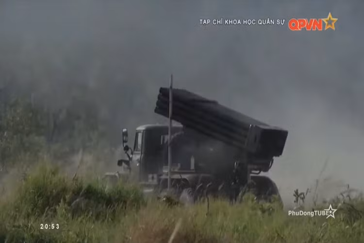 Cận cảnh BM-21 cải tiến sau loạt bắn thử nghiệm. Nguồn ảnh: QPVN.