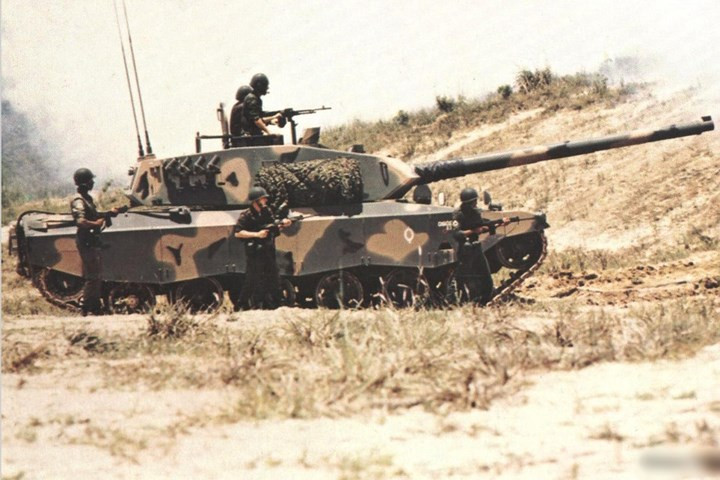 Xe chỉ nặng 43 tấn để phù hợp với chất lượng cầu đường của Brazil.