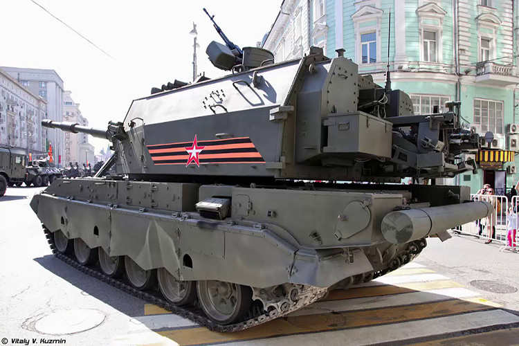 Ngoài ra, giới quân sự Nga tiết lộ rằng 2S35 không đơn thuần là pháo tự hành truyền thống mà là "hệ thống robot" với tính tự động hóa cực cao. Nguồn ảnh: Vitaly Kuzmin