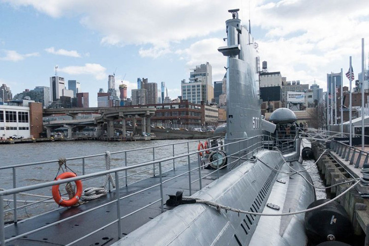 Lý do khiến nó được coi là một trong những bí mật hải quân là vì USS Growler là một trong số ít tàu ngầm có khả năng triển khai tên lửa hành trình tầm xa thời bấy giờ. Nó chứa trong mình nhiều công nghệ tiên tiến nhất lúc bấy giờ, bao gồm cả loại vũ khí làm nên sức mạnh Hải quân Mỹ. Nguồn ảnh: Arms-Expo.