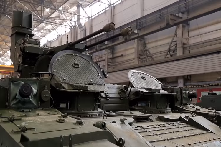 Từ các dữ kiện trên có thể thấy Quân đội Nga đã lựa chọn được cấu hình hoàn chỉnh cho BMPT-72, và với những hình ảnh mới về phương tiện chiến đấu hổ trợ tăng do Uralvagonzavod công bố thì nhiều khả năng Nga sẽ trang bị biến thể BMPT-72 “Terminator 2” được giới thiệu lần đầu tiên trong năm 2016. Nguồn ảnh: Uralvagonzavod.