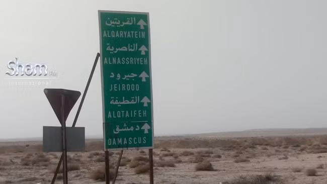 Các trận địa phòng ngự, kiểm soát an ninh trên khoảng cách 80 km từ thị trấn al-Qaryatayn. Ảnh: South Front.