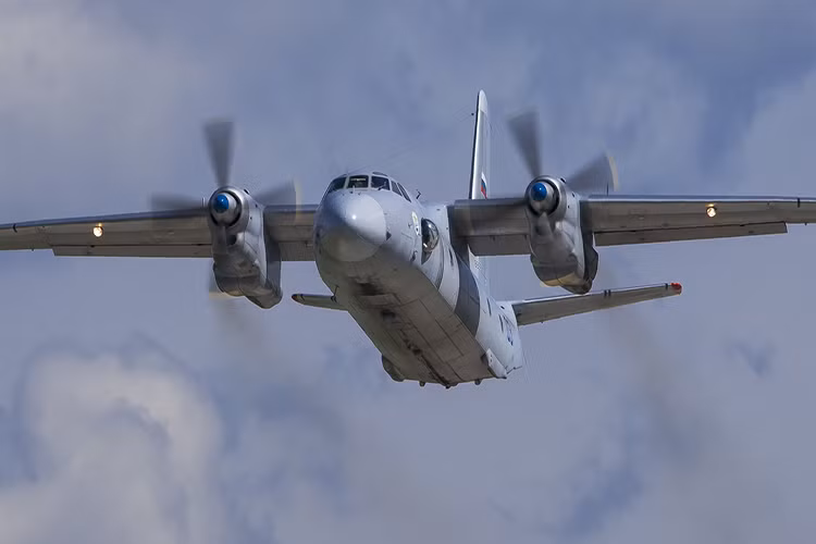 Theo thông tin sơ bộ, nguyên nhân ban đầu của vụ tai nạn có thể là do sự cố kỹ thuật. Còn theo báo cáo từ căn cứ Khmeimim thời điểm xảy ra tai nạn chiếc An-26 không hề có khói hay lửa bốc lên từ thân máy bay. Nguồn ảnh: Wikipedia.