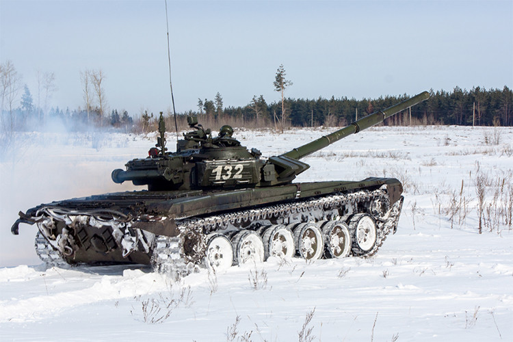 Các đơn vị pháo binh sẽ đóng vai trò hỗ trợ hỏa lực trên chiến trường cho các mũi tiến công bằng cơ giới mà dẫn đầu là T-72B3 trong đợt diễn tập tại Voronezh. Nguồn ảnh: Bộ Quốc phòng Nga.