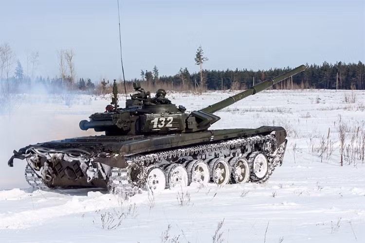Các đơn vị pháo binh sẽ đóng vai trò hỗ trợ hỏa lực trên chiến trường cho các mũi tiến công bằng cơ giới mà dẫn đầu là T-72B3 trong đợt diễn tập tại Voronezh. Nguồn ảnh: Bộ Quốc phòng Nga.
