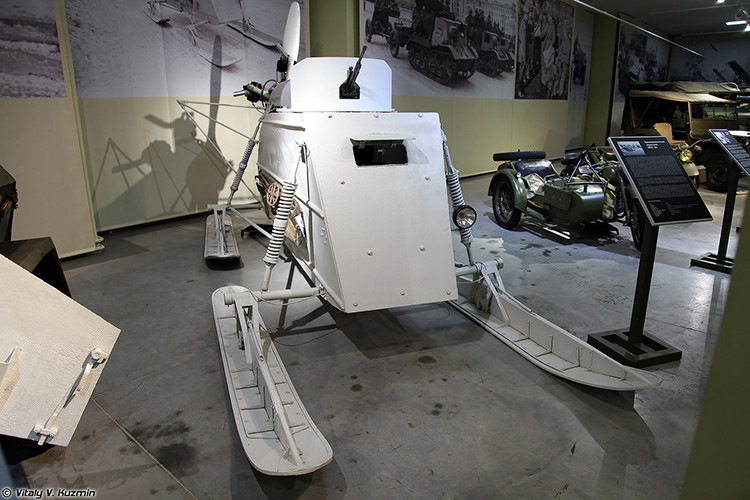 Mẫu xe thiết giáp trượt tuyết cực hiếm còn được lưu giữ tới tận ngày hay - NKL-26 do Liên Xô sản xuất. Nguồn ảnh: Vitaly-Kuzmin.