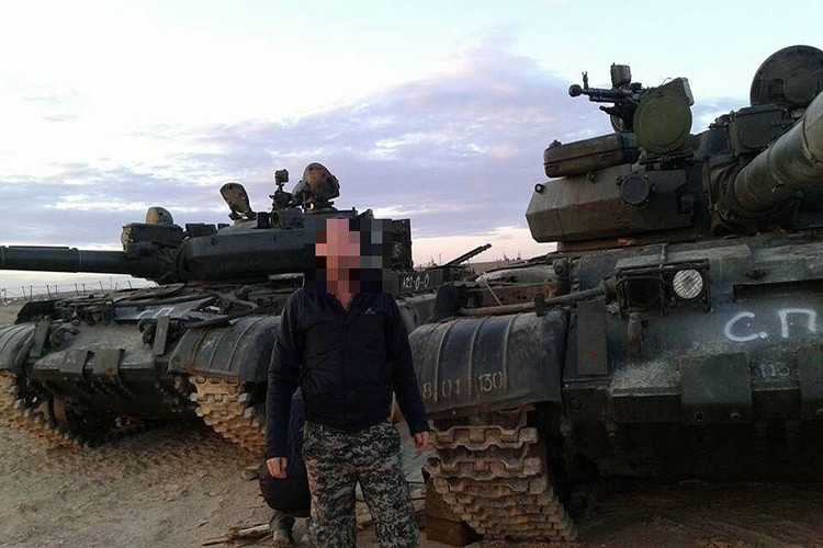 Tuy không phải là loại xe tăng mới, thế nhưng tại chiến trường Syria, “rùa thép” T-62M vốn chút nữa đã vào lò “nấu cao” ở Nga lại đang phát huy hiệu quả lớn. Thử nghiệm trên chiến trường cho thấy, T-62M có thể sống sót trước tên lửa TOW vốn “nướng” nhiều xe tăng T-72 hiện đại hơn. Nguồn ảnh: Oryx