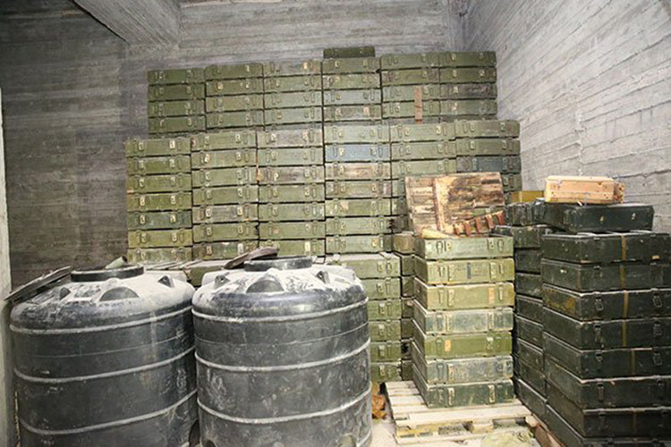 Một kho vũ khí của người Kurd bỏ lại bên ngoài Afrin khi tháo chạy khỏi khu vực này. Ảnh: South Front.