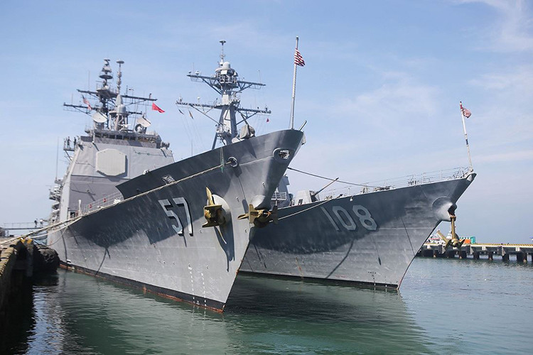 Và với sự phát triển của mối quan hệ Việt-Mỹ trong thời gian qua, thì rất có thể trong tương lai gần lần đầu tiên trong lịch sử quan hệ giữa hai nước một tàu ngầm của Hải quân Mỹ sẽ đến thăm chính thức Việt Nam. Vậy tàu ngầm nào của Hải quân Mỹ có thể thực hiện một sứ mệnh ngoại giao quan trọng như vậy? Nguồn ảnh: Zing News.