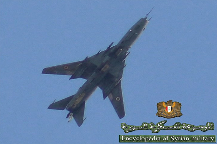 Đối với dòng bom OFAB, chúng được thiết kế để nổ phá mảnh dùng để phá hủy cơ sở vật chất của đối phương, cầu cống, đường sắt, các phương tiện bọc thép hạng nhẹ, đoàn xe cơ giới, bộ binh trong một khu vực mở. Trọng lượng của chúng chỉ từ 133-266kg với khối lượng thuốc nổ mang theo tương ứng là từ 40-90kg. Nguồn ảnh: Syr Mil Wik.