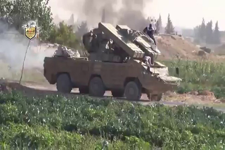 Tuy nhiên từ đó cho nay các tổ hợp phòng không 9K33 OSA gần như im hơi lặng tiếng trong các trận đánh lớn nhỏ ở Đông Ghouta, và bất ngờ xuất hiện trở lại hôm 16/3. Phía Quân đội Syria tin rằng, Jaysh al-Islam đang sử dụng 9K33 OSA như một công cụ tuyên truyền nhằm nâng cao tinh thần chiến đấu của các tay súng trong nhóm này. Nguồn ảnh: Oryx Blog.