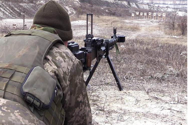 Nếu dựa trên thiết kế của những khẩu DShK tiêu chuẩn mẫu súng này có trọng lượng chiến đấu vào khoảng 34kg (chưa bao gồm đạn), nhưng với biến thể súng trường bắn tỉa con số này có thể lên đến hơn 40kg. Nếu cộng thêm đạn có thể lên đến 50kg nhưng tối đa chỉ có thể mang theo từ 10-15 viên đạn. Nguồn ảnh: ATO.