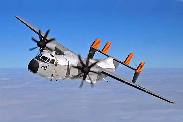 C-2A là máy bay vận tải hai động cơ, cánh cao được thiết kế để chở hàng hóa, thư từ và cả binh sĩ hoặc thân nhân các thủy thủ từ mặt đất lên tàu sân bay và ngược lại. Hiện nay, trên thế giới không có quốc gia nào sở hữu thiết kế tương tự như C-2A - máy bay vận tải duy nhất hiện nay có thể đáp cánh trên tàu sân bay. Nguồn ảnh: Wikipedia