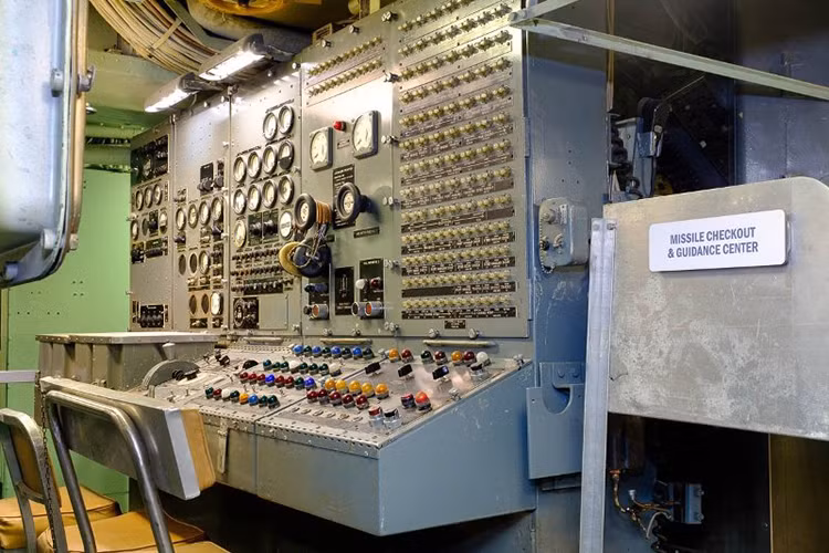 Cận cảnh khu vực điều khiển tên lửa hành trình – một trong những khu vực tuyệt mật nhất của USS Growler. Nguồn ảnh: Arms-Expo.