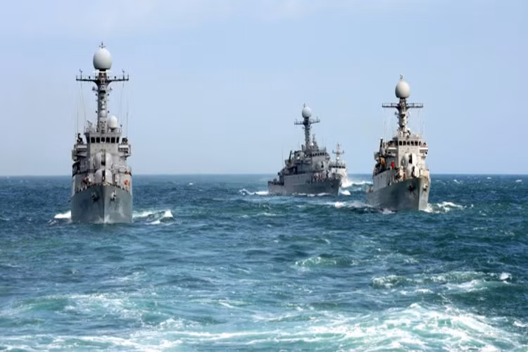 Hy vọng sẽ sớm có hình ảnh tàu 18 đang trong tình trạng hoạt động trên biển sau khi hoàn tất các công đoạn sửa chữa để có thể đưa ra cái nhìn toàn diện và chính xác hơn. Nguồn ảnh: Manila Livewire.