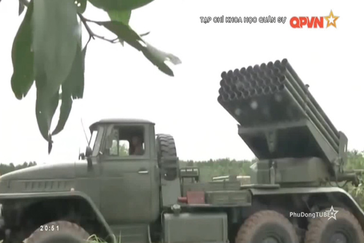 Phóng sự trên cũng tiết lộ thời điểm quân đội ta bắt đầu biên chế BM-21 Grad là trong năm 1978, và từ đó cho đến nay BM-21 được xem là vũ khí trọng yếu của Binh chủng Pháo binh. Nguồn ảnh: QPVN.