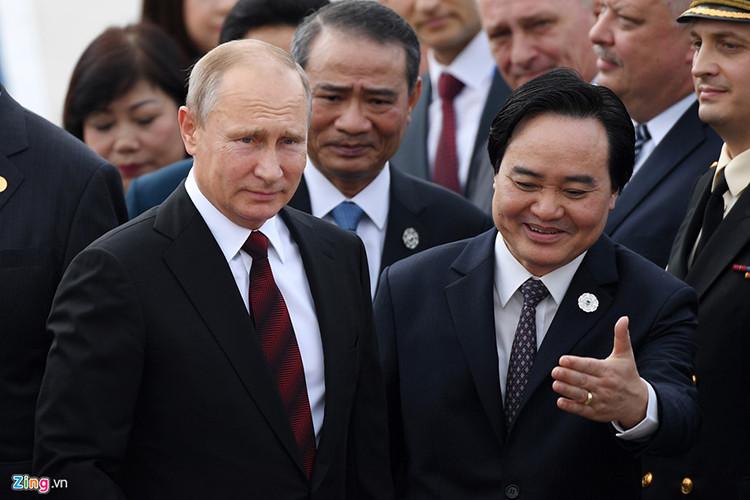 Tuy nhiên, Tổng thống Nga Vladimir Putin không có chuyến thăm chính thức Việt Nam sau APEC như ông đã từng thực hiện vào năm 2006. Nguyên nhân là do Tổng thống Putin phải về nước để chuẩn bị cho cuộc gặp gỡ chính thức với Tổng thống Thổ Nhĩ Kỳ ngày 13/11. Ảnh:Zing.vn