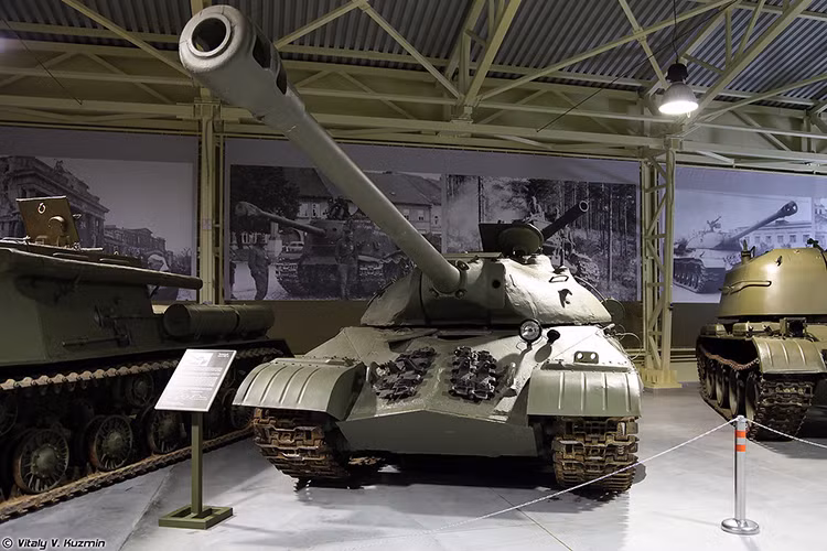 Xe tăng hạng nặng IS-3M – xuất hiện vào những ngày cuối cùng của cuộc chiến, mẫu tăng này không có cơ hội thể hiện sức mạnh vượt trội trên chiến trường. Nguồn ảnh: Vitaly-Kuzmin