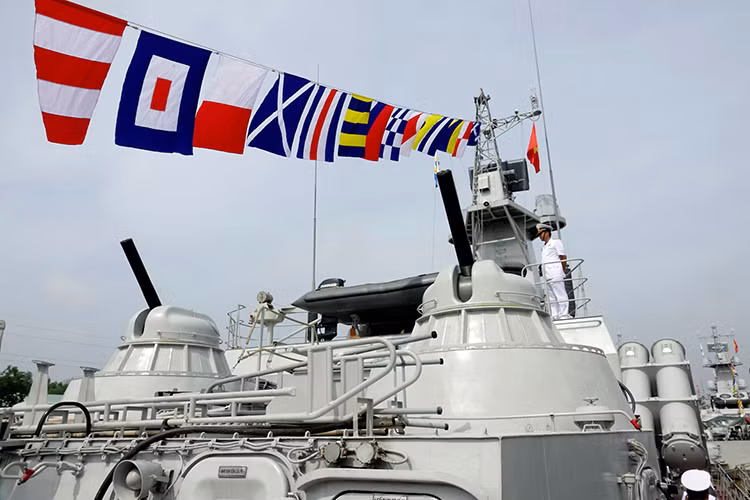 Trong ảnh là bộ đôi pháo phòng không cao tốc 30mm AK-630 trên tàu tên lửa tấn công nhanh Molniya được Hải quân Việt Nam đưa vào trang bị cách đây không lâu. Nguồn ảnh: Thanh Niên.