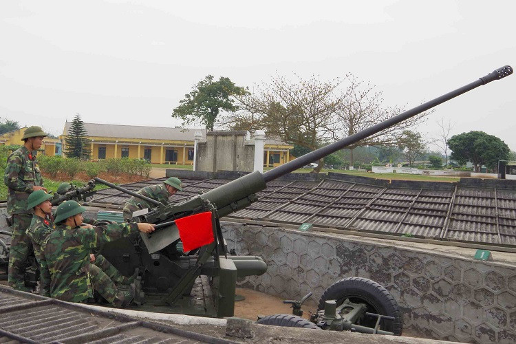 Bên cạnh tổ hợp khí tài đánh đêm bán tự động dành cho pháo phòng không 37mm, Binh chủng Phòng không-Không quân còn triển khai đề án cải tiến đồng bộ pháo phòng không 57 mm, radar K-860 và máy chỉ huy K-5903. Nguồn ảnh: QPVN.