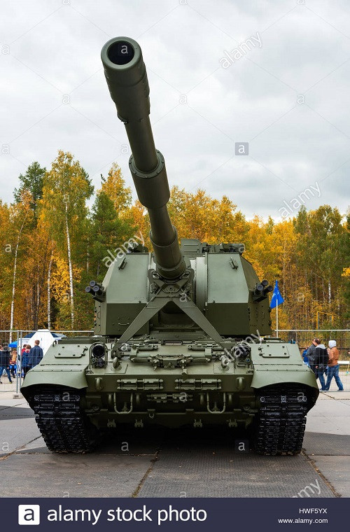 The một số nguồn tin, 2S35 được thiết kế sử dụng khung gầm tăng chủ lực T-90 giúp tăng cấp độ bảo vệ lên cao hơn. Đặc biệt, nó được lắp khẩu pháo 2A88 152mm thế hệ mới có thể bắn xa 40-70km, tốc độ bắn kinh hồn 16-20 phát/phút.Mỹ và phương Tây hiện không có hệ thống pháo nào đạt được tính năng tương tự. Nguồn ảnh: Alamy