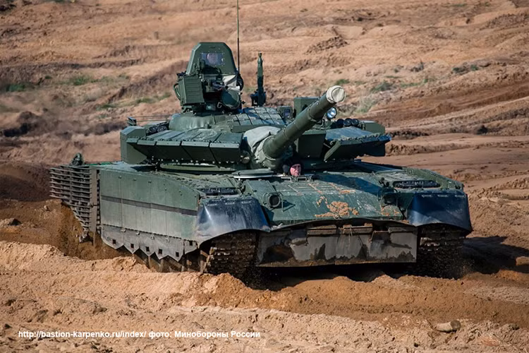 Ngoài gói nâng cấp T-80BV, có khả năng Quân đội Nga sẽ áp dụng phiên bản "BVM" hiện đại hóa một số xe tăng T-80B. So với BV, BVM hiện đại hơn nhưng đồng thời cũng đắt tiền hơn khi chúng tích hợp hàng loạt công nghệ tiên tiến ứng dụng trên dòng tăng T-90M/MS. Nguồn ảnh: Bastion-Kapenko